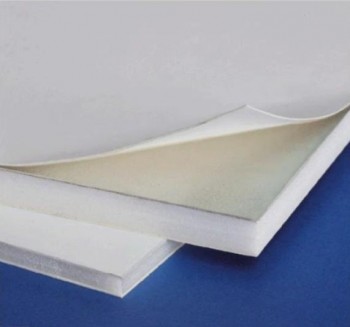 HOJA CARTON PLUMA CON ALUMINIO ADHESIVO 5MM 100X140 ALUBOARD